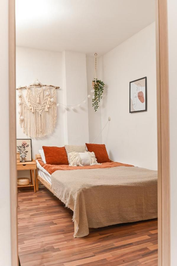 Cosy&Art 1Bd Apartment Next To Slaveykov Square Sofia Extérieur photo